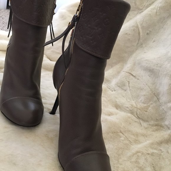 LOUIS VUITTON LV Logo Double Zipper Taupe Leather Gold Hardware Boots Booties - Picture 4 of 7